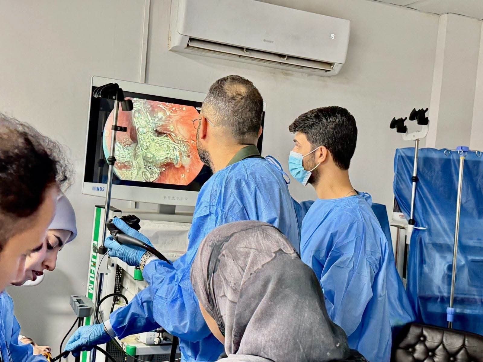 خلال 15 دقيقة.. فريق طبي في كربلاء ينقذ طفلة ابتلعت خاتماً معدنياً