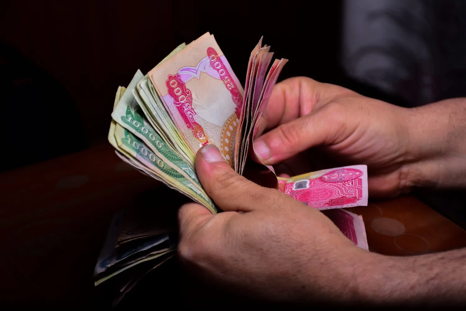 موجة صعود جديدة للدولار في العراق