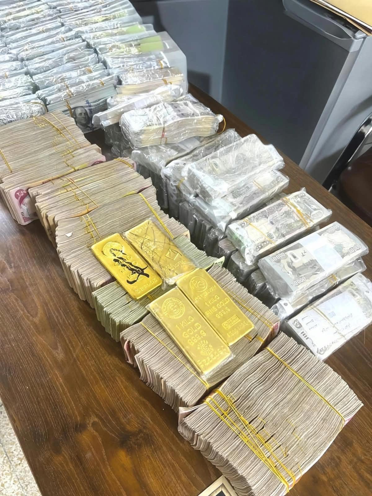 خبير قانوني: العثور على الأموال والوثائق لدى المعتقلين بتهم الفساد لا يعني الإدانة