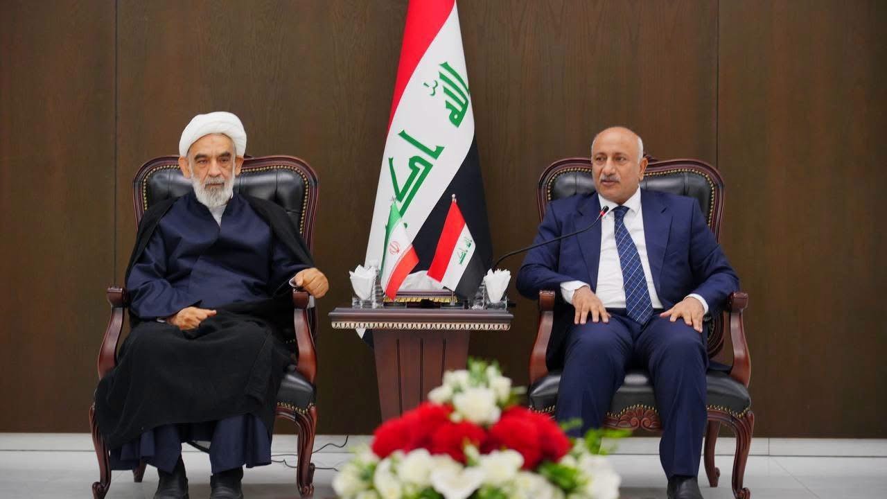 في ضيافة الخطابي.. وفد إيراني رفيع يشيد بمواقف كربلاء في تشييع السيد الخامنئي