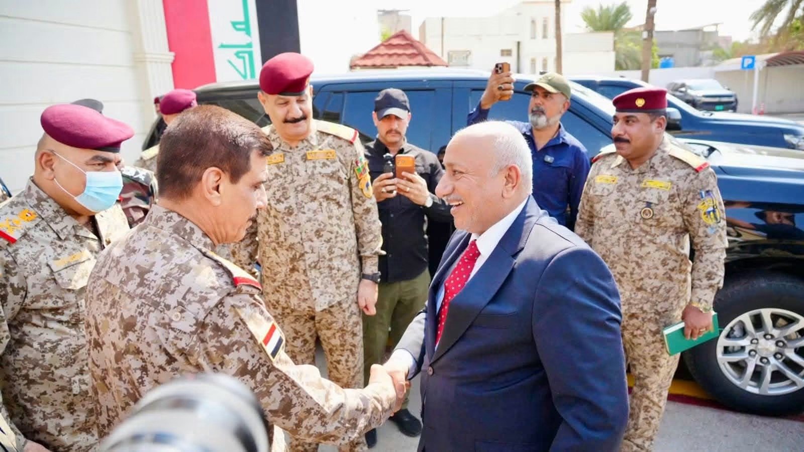 محافظ كربلاء ورئيس أركان الجيش يبحثان تعزيز الأمن والتنسيق بين الأجهزة الأمنية