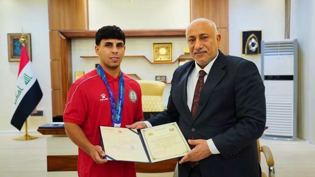 من منصات التتويج الآسيوية إلى الحلم الأولمبي.. كربلاء تجدّد دعمها لبطل المصارعة سجاد علي مكسر